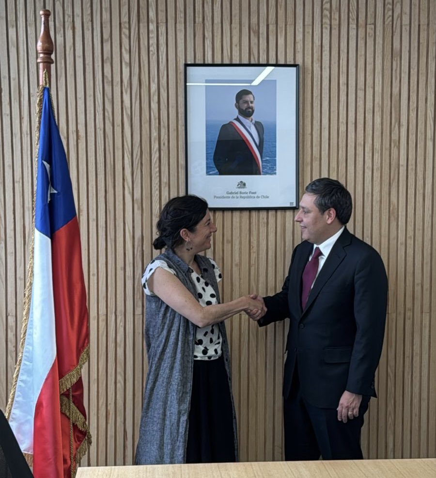 Mauricio Lizcano (@mauriciolizcano) on Twitter photo Gran encuentro con Aisén Etcheverry Escudero (<a href="/AisenEtcheverry/">Aisén Etcheverry Escudero</a>), ministra de Ciencia, Tecnología, Conocimiento e Innovación de Chile (<a href="/min_ciencia/">Ministerio de Ciencia</a>), para impulsar juntos la #InteligenciaArtificial en Latinoamérica:
✅ Trabajaremos en una red de supercomputación para la región, Gran encuentro con Aisén Etcheverry Escudero (<a href="/AisenEtcheverry/">Aisén Etcheverry Escudero</a>), ministra de Ciencia, Tecnología, Conocimiento e Innovación de Chile (<a href="/min_ciencia/">Ministerio de Ciencia</a>), para impulsar juntos la #InteligenciaArtificial en Latinoamérica:
✅ Trabajaremos en una red de supercomputación para la región,