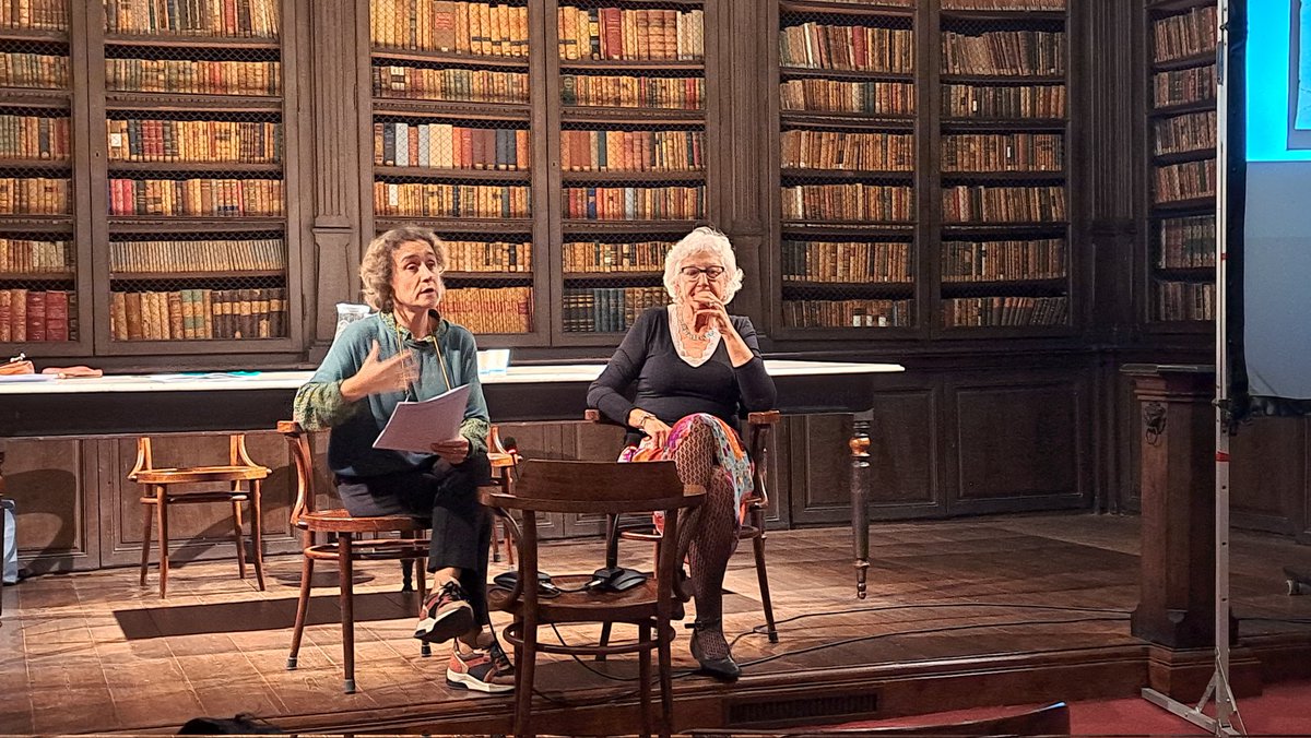 Montserrat Comas 🎗 (@guecomas) on Twitter photo A la biblioteca <a href="/mvictorbalaguer/">Museu Víctor Balaguer</a> la <a href="/JornetNuria/">Núria Jornet</a> i l'Àngels París ens expliquen la importància de la Carta Pobla de Vilanova i la Geltrú atorgada per Jaume I el 1274. Se'n commemora el 750è aniversari. A la biblioteca <a href="/mvictorbalaguer/">Museu Víctor Balaguer</a> la <a href="/JornetNuria/">Núria Jornet</a> i l'Àngels París ens expliquen la importància de la Carta Pobla de Vilanova i la Geltrú atorgada per Jaume I el 1274. Se'n commemora el 750è aniversari.