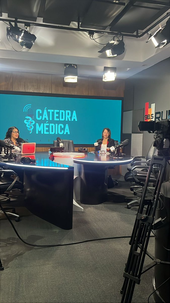 TeamadrianaM's tweet photo. Agradecemos la invitación de @CatedraMedica  nos hiciera para conversar sobre la menopausia y perimenopausia.  Gracias @LISSSALCED46420 y @AmaurisGa por este bella experiencia https://t.co/7E642pz78v
