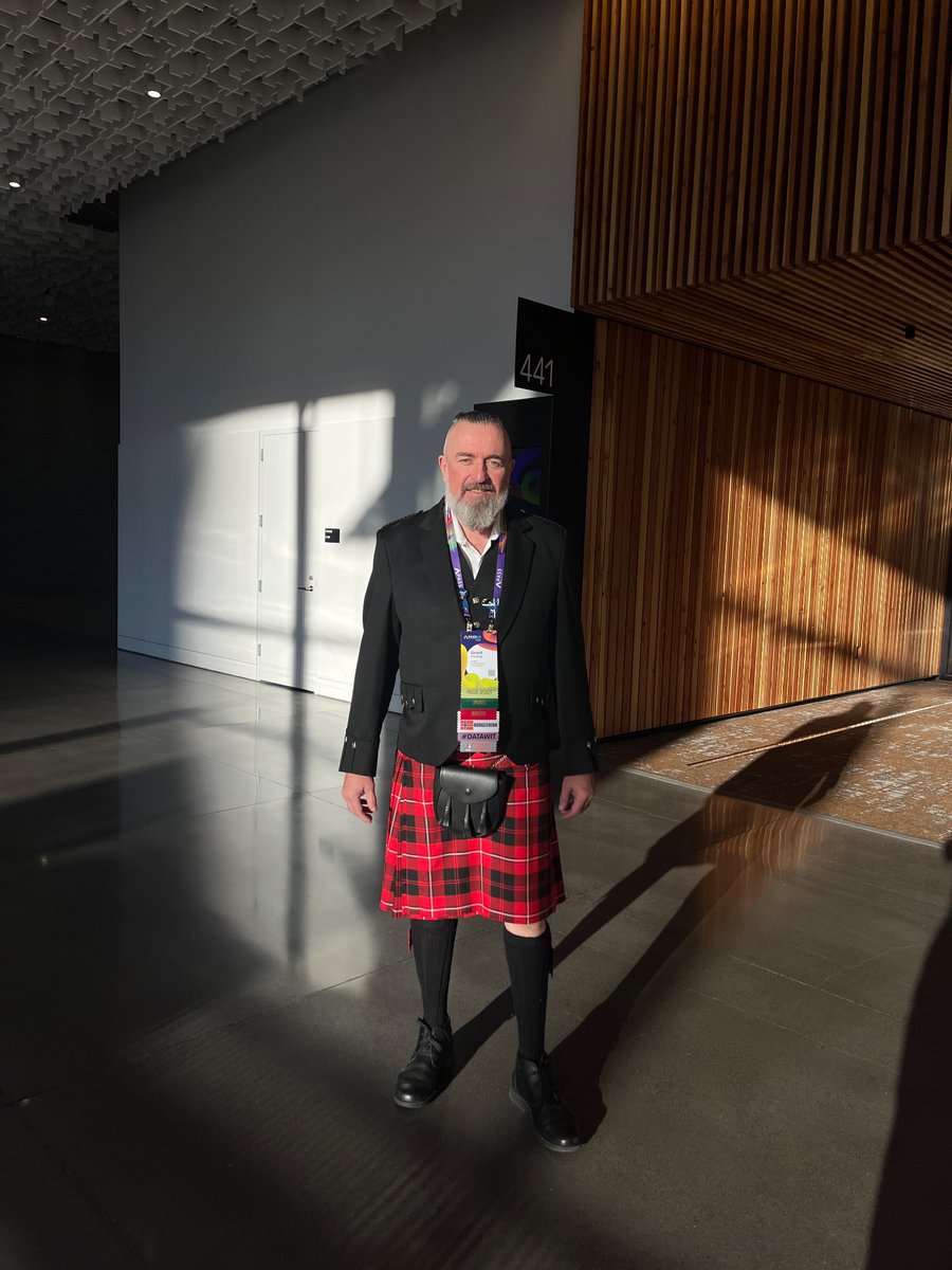 PASSDataSummit's tweet image. We spotted @GFritchey rocking the #SQLKilt at #PASSDataSummit 2024 🤩