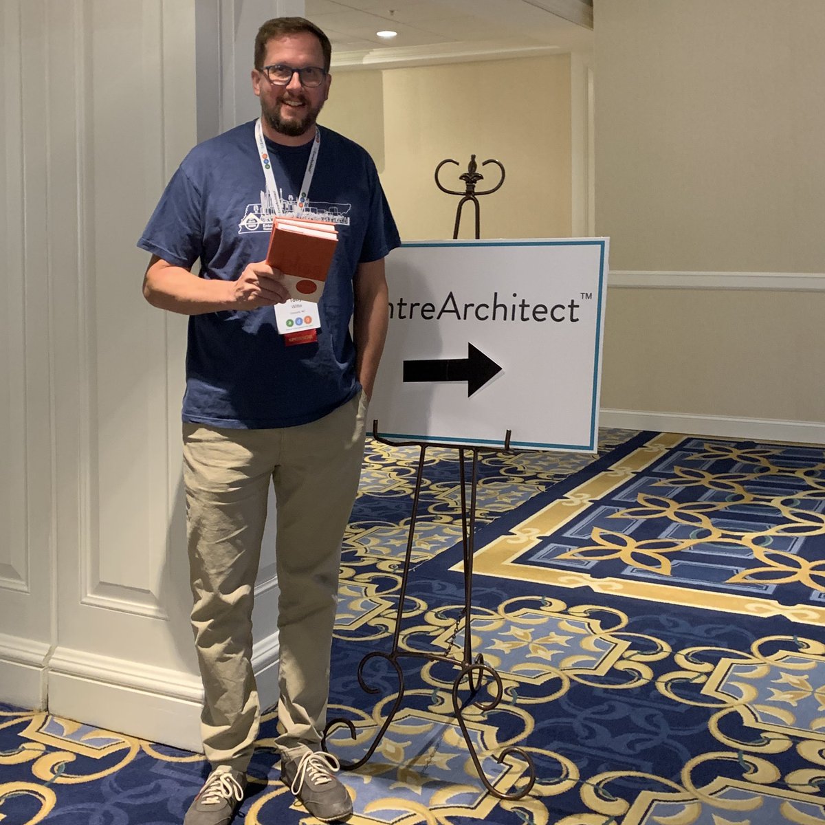 witteha_us's tweet image. Toby hawking his book @blisssupersized during the @EntreArchitect #teacam24 conference in Nashville 😀 ! Discover how life-enriching homes are made! .. in the words of the Archiectural Digest.
..
supersizingbliss.com
..
slideshow: #supersizingbliss #architecturebooks #book
