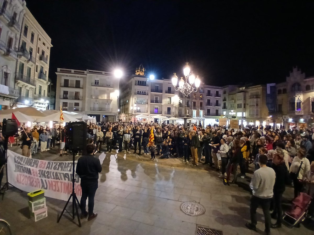 CasalsiAteneus's tweet photo. Imatges de les concentracions a Barcelona, Sabadell, Girona i Reus!

Les persones afectades per la #DANAPV mereixen justícia!
 #MazonDimissió https://t.co/AS8rTpYZKl