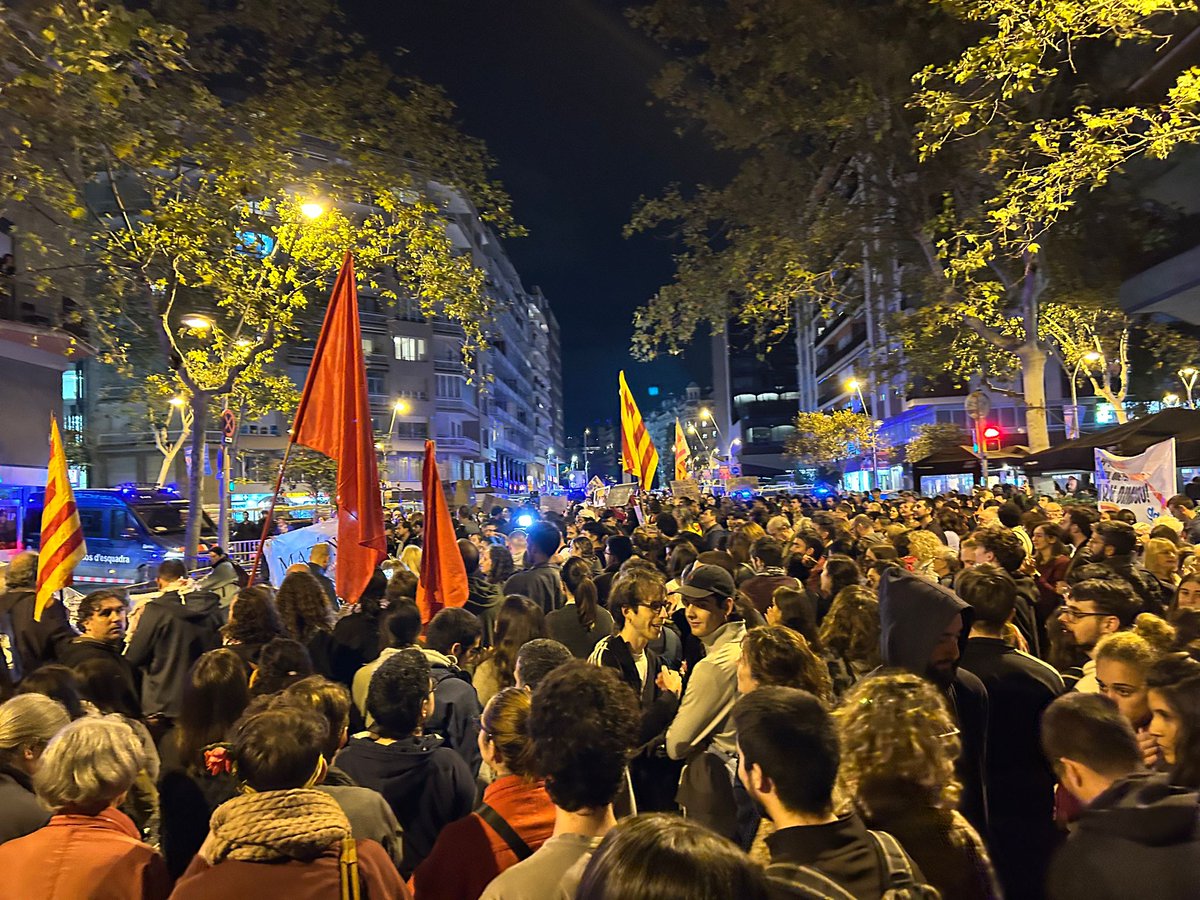 CasalsiAteneus's tweet photo. Imatges de les concentracions a Barcelona, Sabadell, Girona i Reus!

Les persones afectades per la #DANAPV mereixen justícia!
 #MazonDimissió https://t.co/AS8rTpYZKl