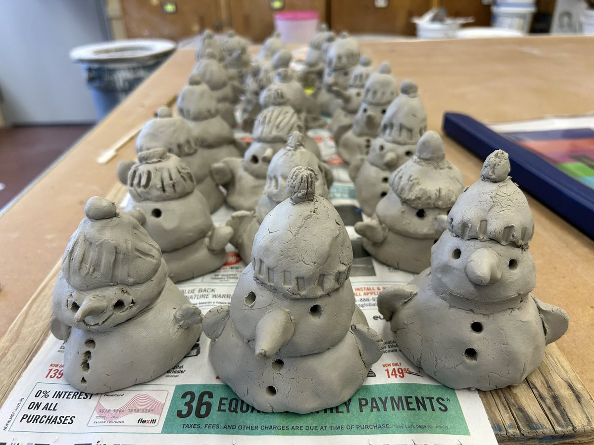 MrsJRak's tweet photo. The ✨Art Gallery of Burlington✨ guided our Grade 1s through their exhibits today and then led us in creating some beautiful clay snowpeople sculptures 🖌️ https://t.co/RB1k5uciw6