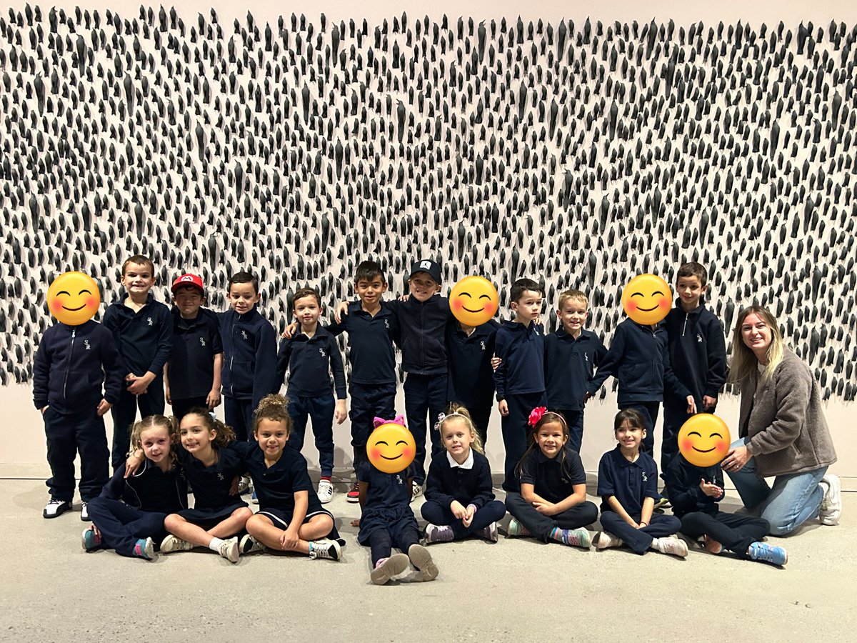 MrsJRak's tweet photo. The ✨Art Gallery of Burlington✨ guided our Grade 1s through their exhibits today and then led us in creating some beautiful clay snowpeople sculptures 🖌️ https://t.co/RB1k5uciw6
