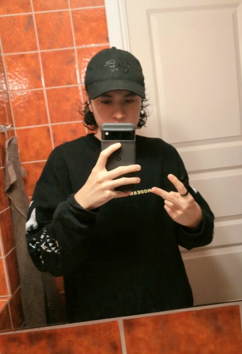 MythyMoo tweet media