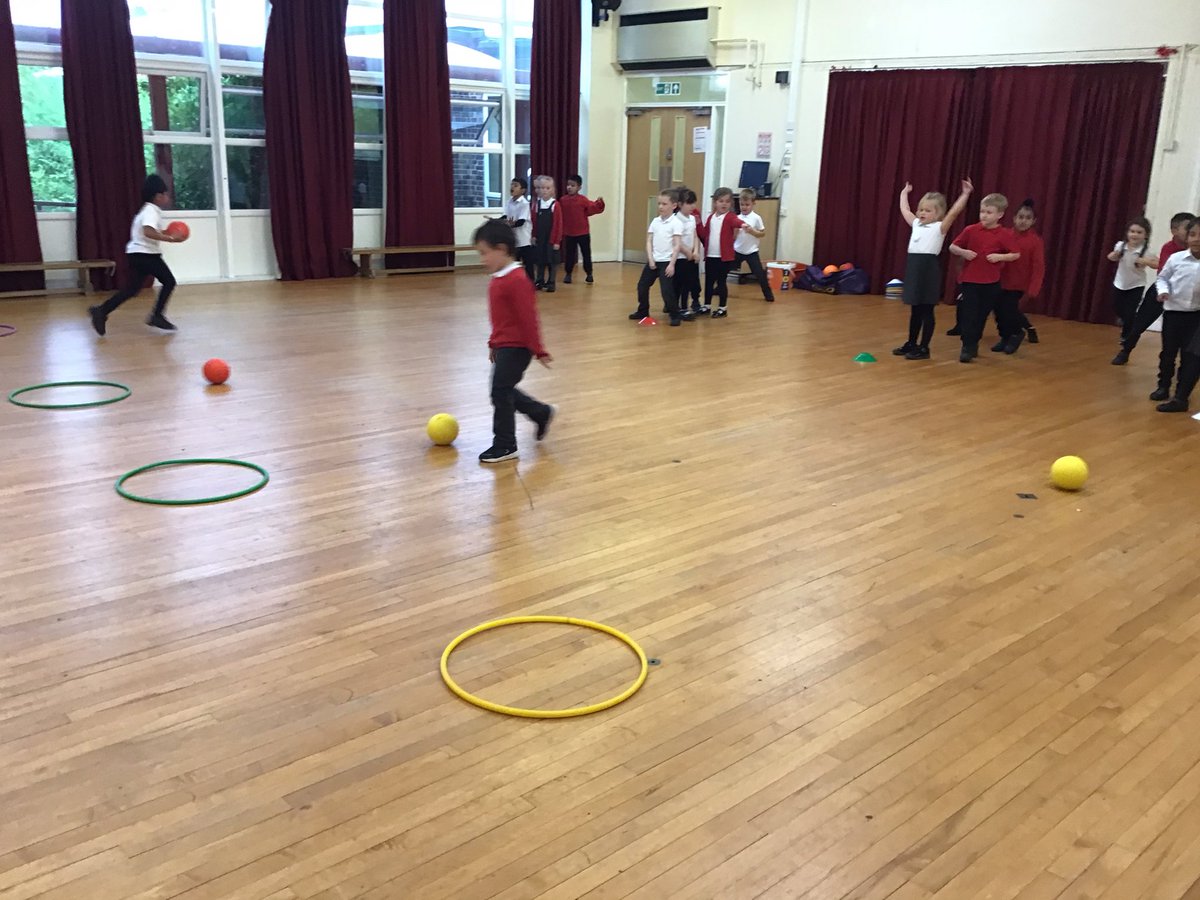 An intense warm up and a game of “Capture The Flag”for our Year 2 top of Fitness Training for our first half term
#Y2PECCPS
#PEandSportCCPS
