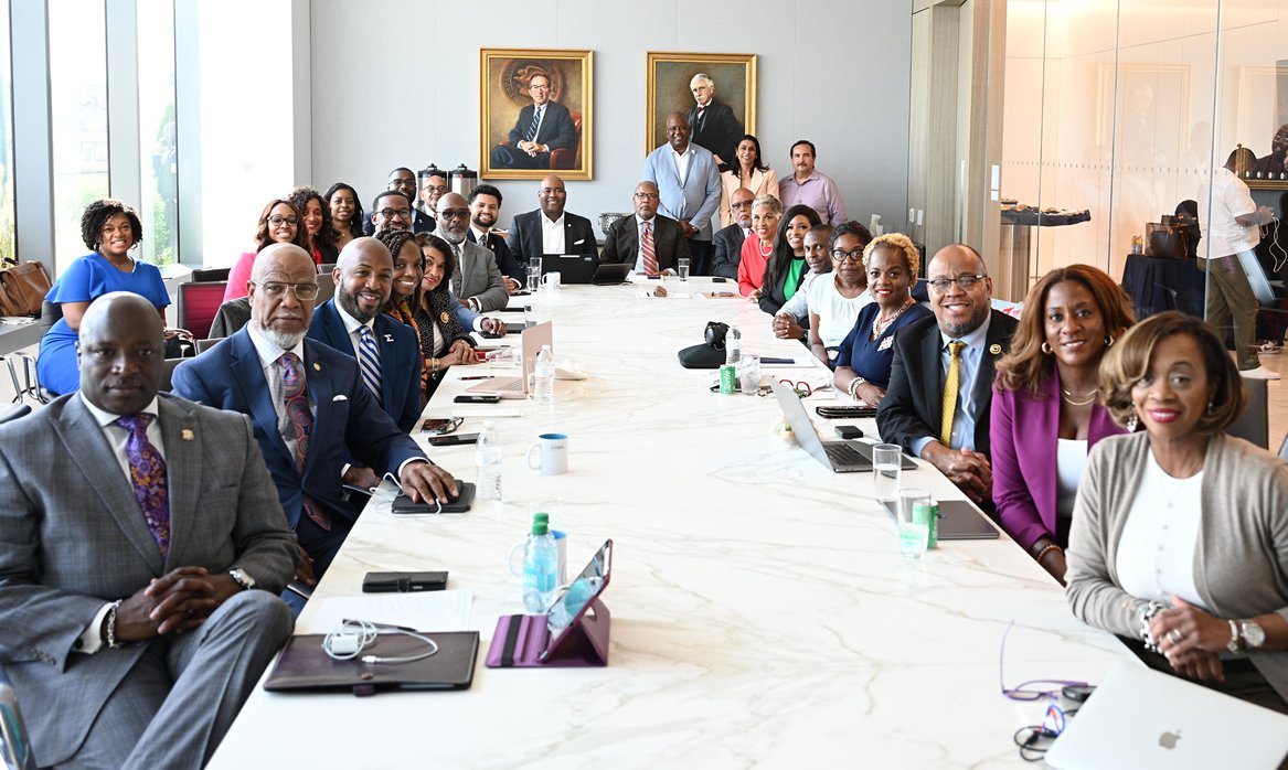 omegaforaction's tweet image. ONFA stands firm, empowering underserved communities for true social parity, economic self-reliance, and civil rights. We’re here to uplift and drive progress no matter the political landscape. #OmegaForAction #Empowerment