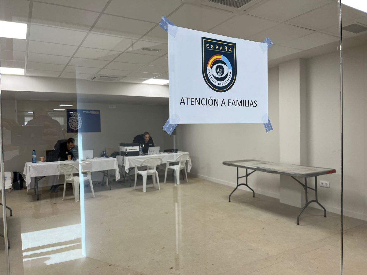 policia's tweet image. Se han puesto en marcha 6 unidades móviles de documentación para atender a los ciudadanos afectados por la #DanaValencia 

3 oficinas móviles ya están operativas en #Sedaví, #Alfafar y #Benetússer 

Próximamente entrarán en funcionamiento otros 3 Vehículos Integrales de