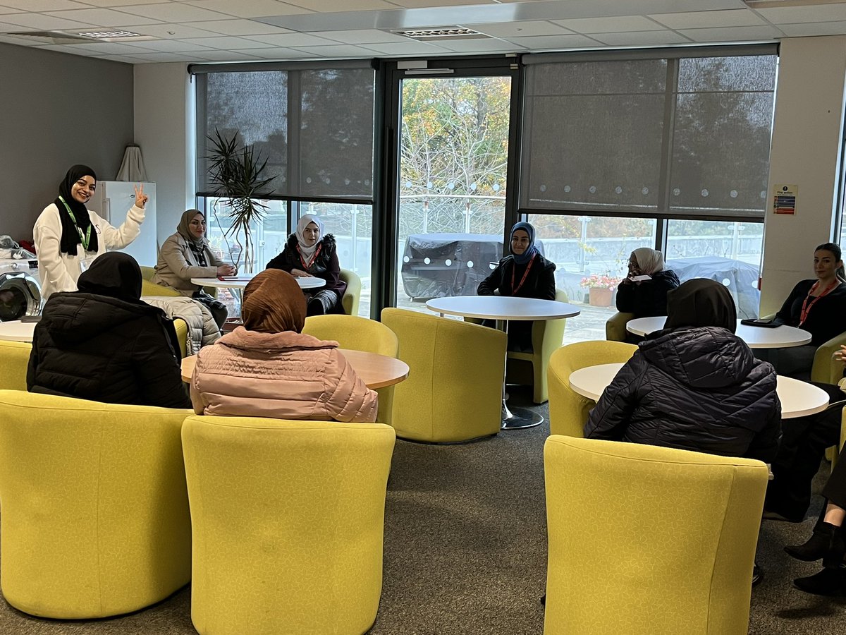 Thankyou to our parents who joined us for our first English lessons for parents this year <a href="/OldMoatPS/">OldMoatPS</a> ran by our student volunteers <a href="/OfficialUoM/">The University of Manchester</a>