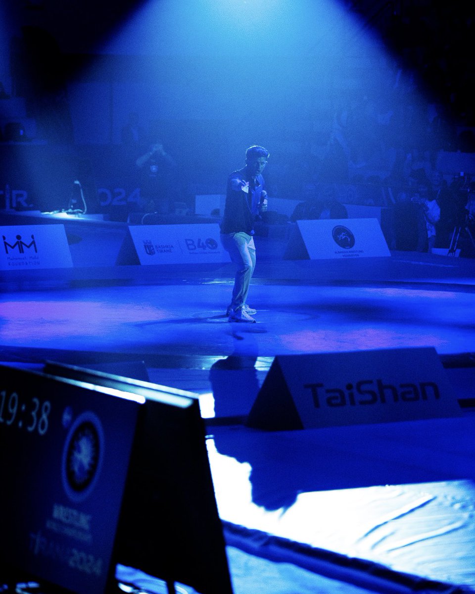 Eric Olanowski (@ericolanowski) on Twitter photo On-the-mat introductions from the Taylor 🇺🇸 vs. Ghasempour 🇮🇷 match at the World Championships.
📸 <a href="/justinhoch/">Justin Hoch</a> | <a href="/kadir8caliskan6/">kadircaliskan</a> On-the-mat introductions from the Taylor 🇺🇸 vs. Ghasempour 🇮🇷 match at the World Championships.
📸 <a href="/justinhoch/">Justin Hoch</a> | <a href="/kadir8caliskan6/">kadircaliskan</a>