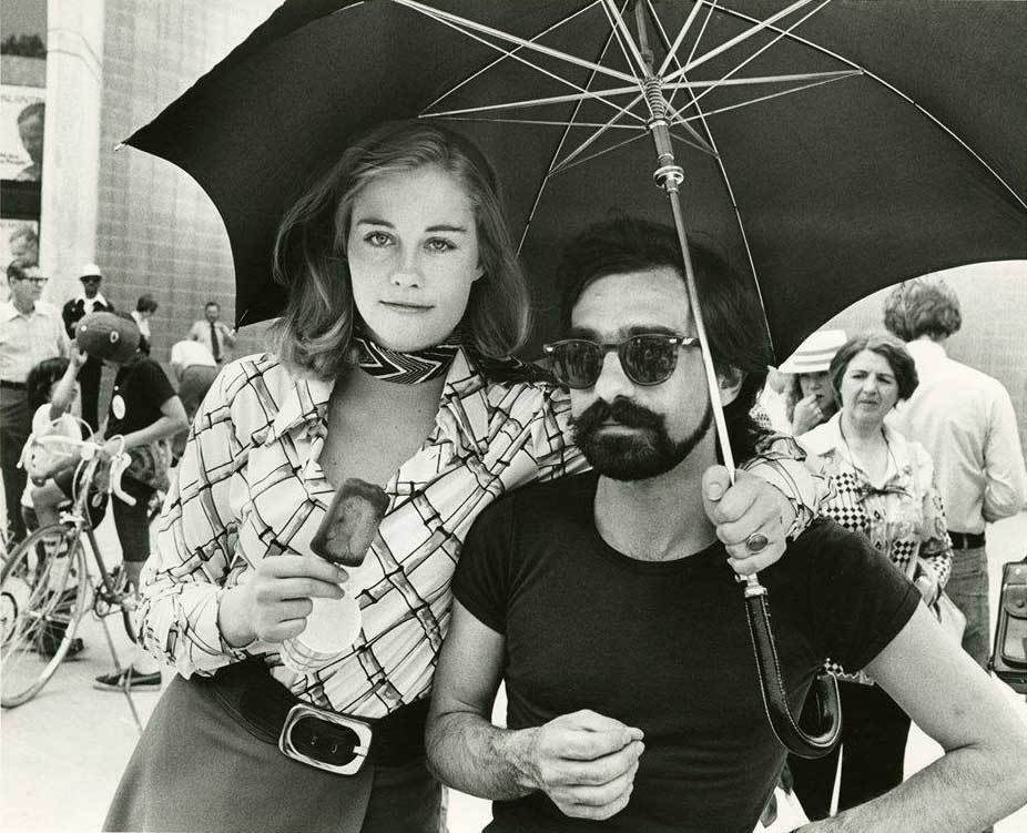 scorsesepoint's tweet photo. Cybill Shepherd and Martin Scorsese in the set of Taxi Driver, 1976 https://t.co/2SlBlbQ5if