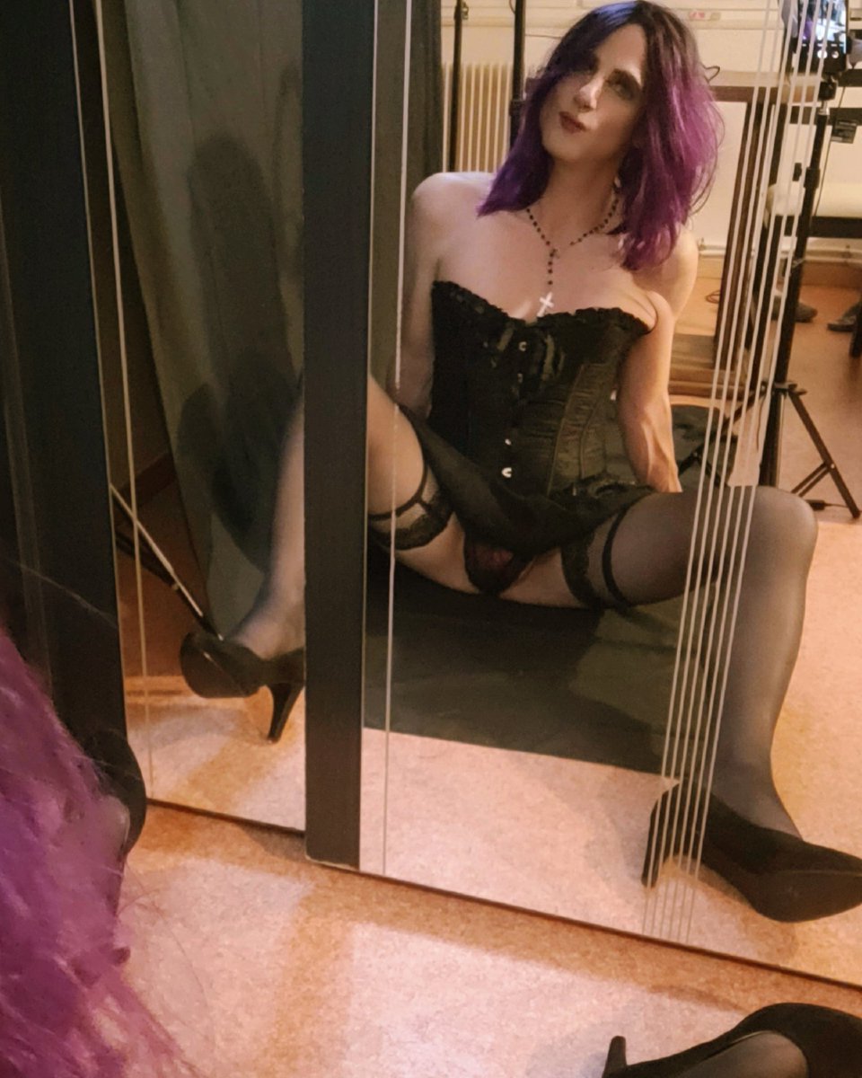 LexiieModel's tweet photo. Sur InstaBook ils ont aimé ma coiffure violette💜💜💜
Et sur X vous en pensez quoi❓️ https://t.co/kuVz2SFwmv