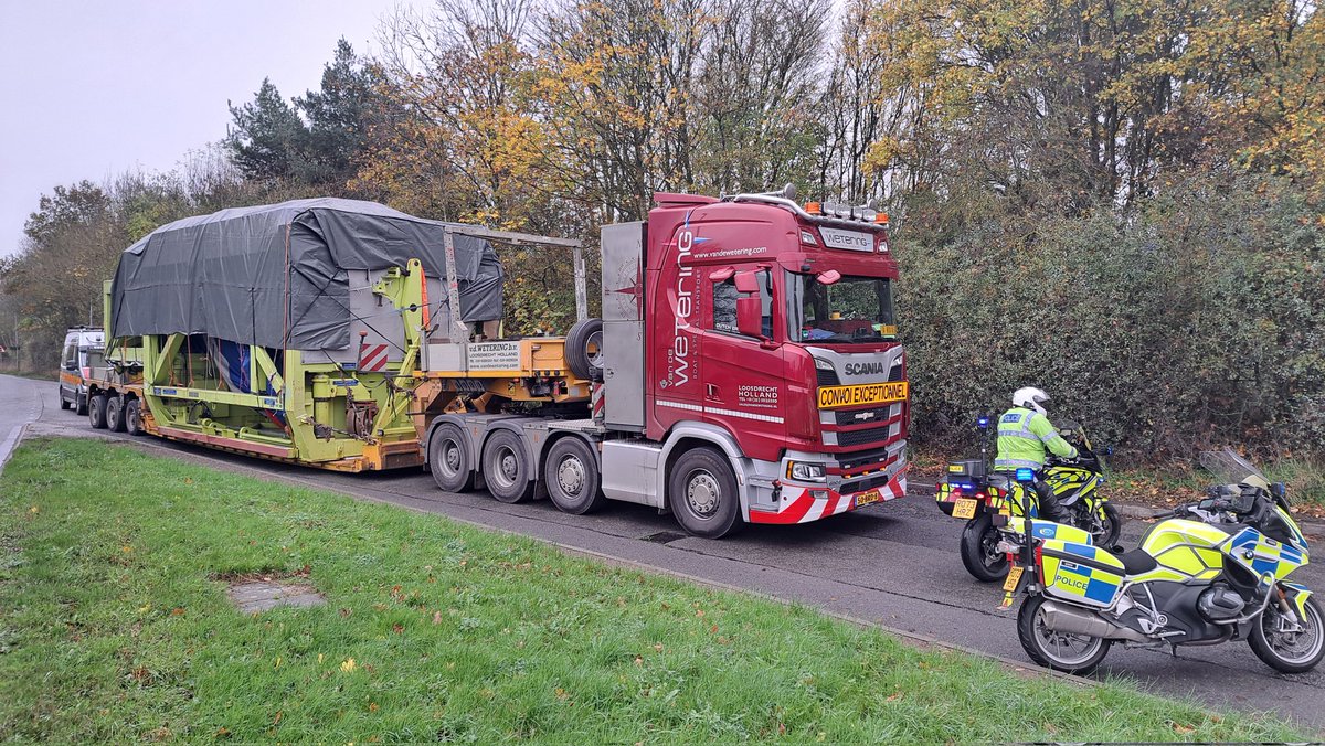 DerbysRPUBikers's tweet image. Rather large #abload movement today from @leicspolice border, through @StaffsPolice #Burton and into #derby to @RollsRoyce.
Expertly driven may we add.

#opsbikes
#notjusttickets