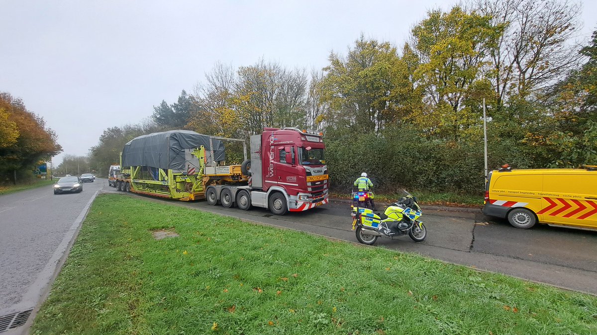 DerbysRPUBikers's tweet image. Rather large #abload movement today from @leicspolice border, through @StaffsPolice #Burton and into #derby to @RollsRoyce.
Expertly driven may we add.

#opsbikes
#notjusttickets