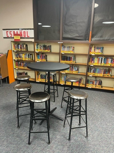agreenersource's tweet image. Seeing the donated items set up in Cesar Chavez Middle School’s media lab is such a rewarding sight! It’s amazing to know these pieces are helping to create a dynamic, engaging space for students to learn and grow. 🌟📽️ #GreenerSource #FurnitureDonation #SupportEducation