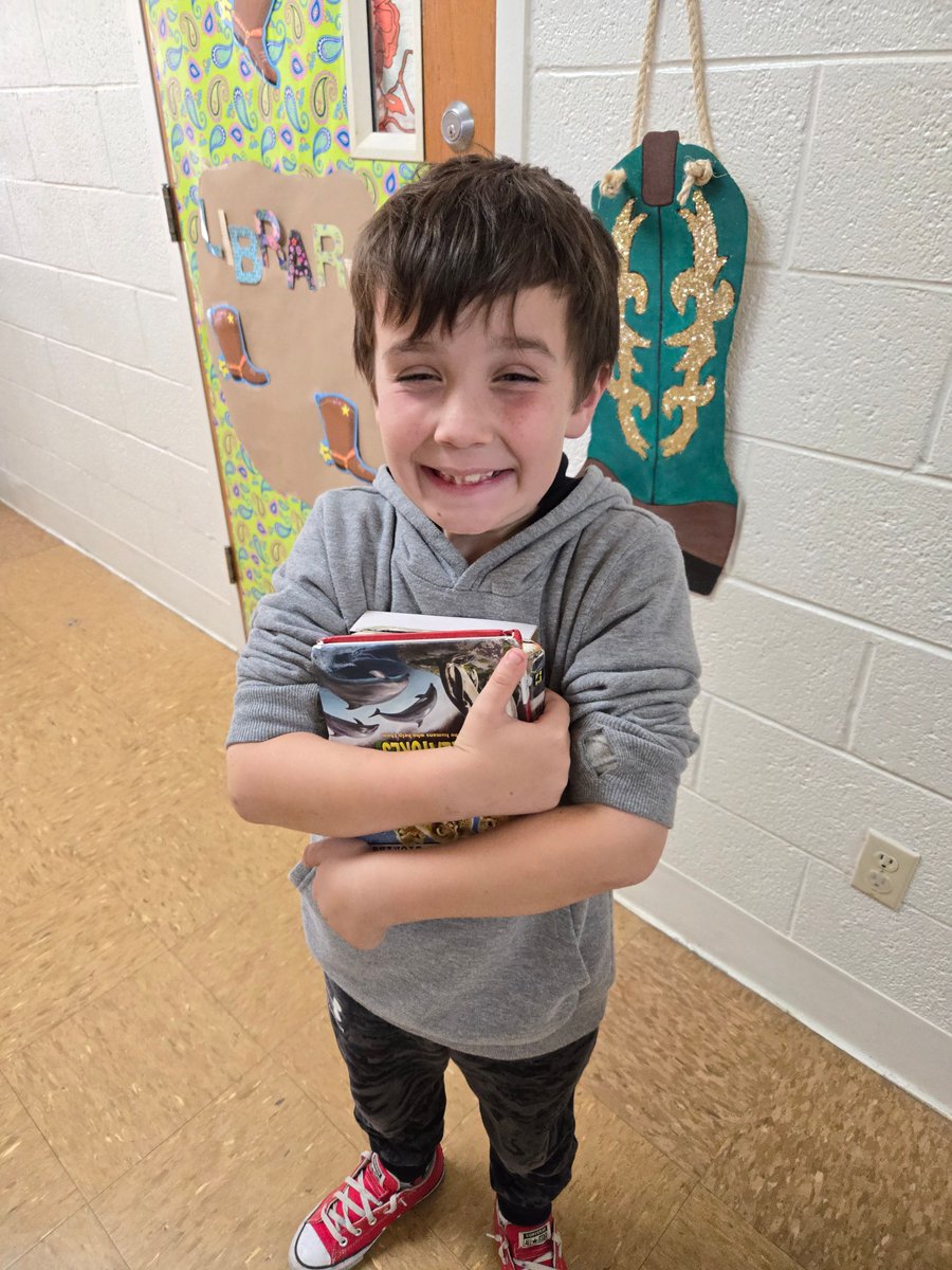 📚 A huge thank you to the Henrietta Chamber of Commerce for their thoughtful gift to our 3rd graders! Each student received their very own dictionary! 🎉 We’ve been practicing dictionary skills for vocabulary, so these will be put to great use.