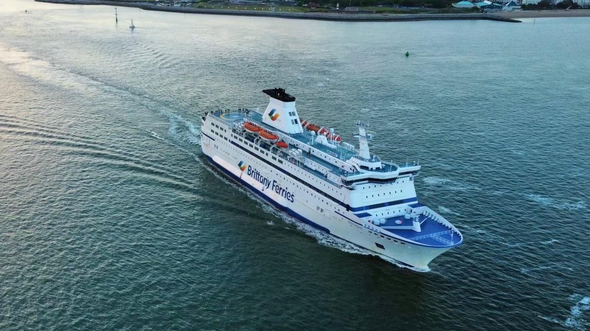 The dedicated crew of Bretagne, 2024 💙 

We bid a fond au revoir and merci beaucoup to Bretagne on the ship's final St Malo crossing last weekend.  We look forward to welcoming Saint-Malo, our first Hybrid-LNG ferry, to the route in the New Year