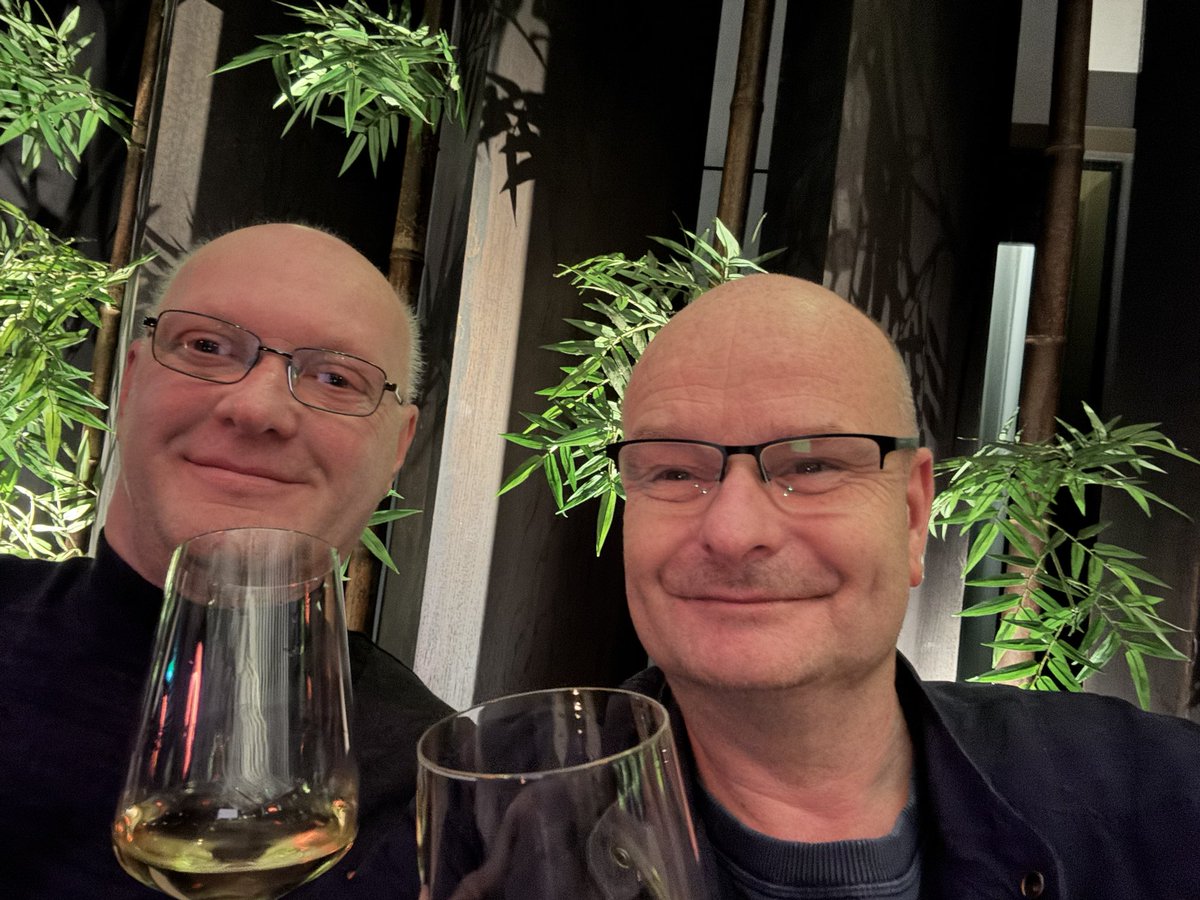 neil031's tweet image. Lovely day with @JonathanMiles61 in London for a much needed catch up ⬆️