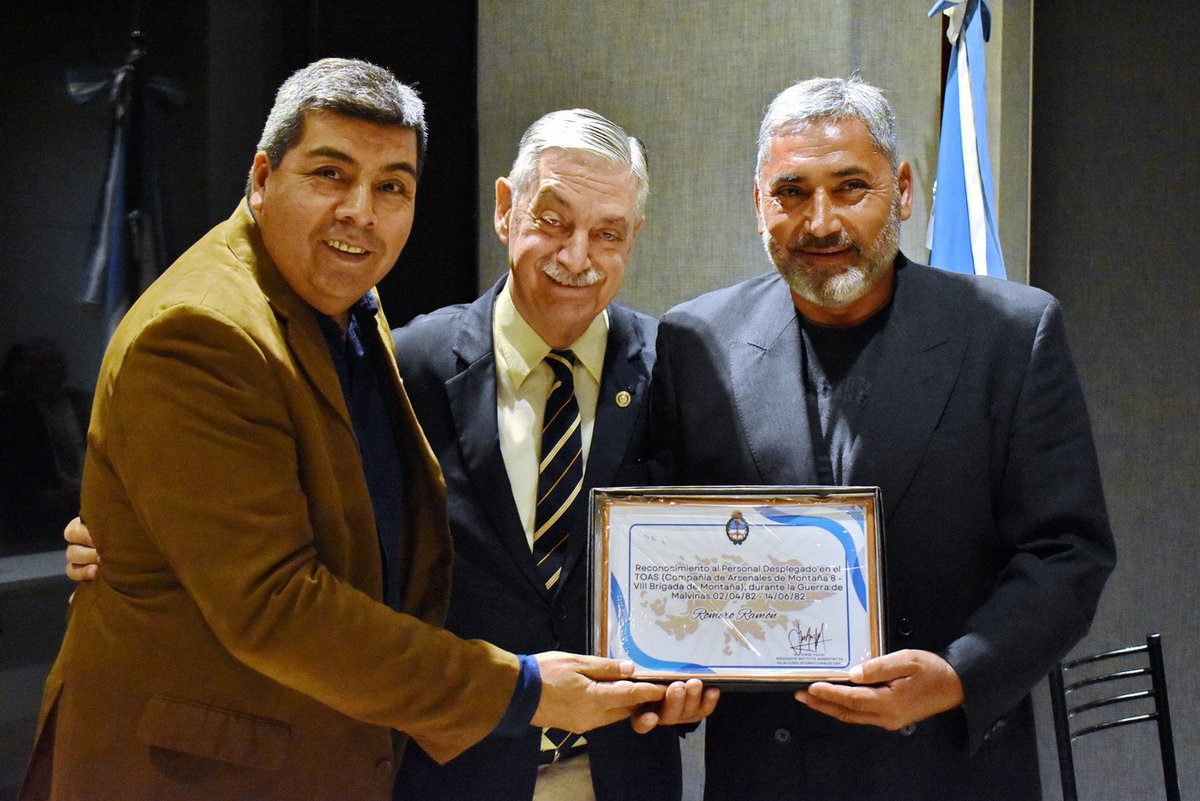 DiputadosMza's tweet photo. La Cámara de Diputados fue el marco para reconocer al personal desplegado en el Teatro de Operaciones del Atlántico Sur (TOAS),  soldados que cumplían el servicio militar obligatorio durante la guerra de Malvinas
https://t.co/ljBwnhWQBz https://t.co/rG7PilfNFi