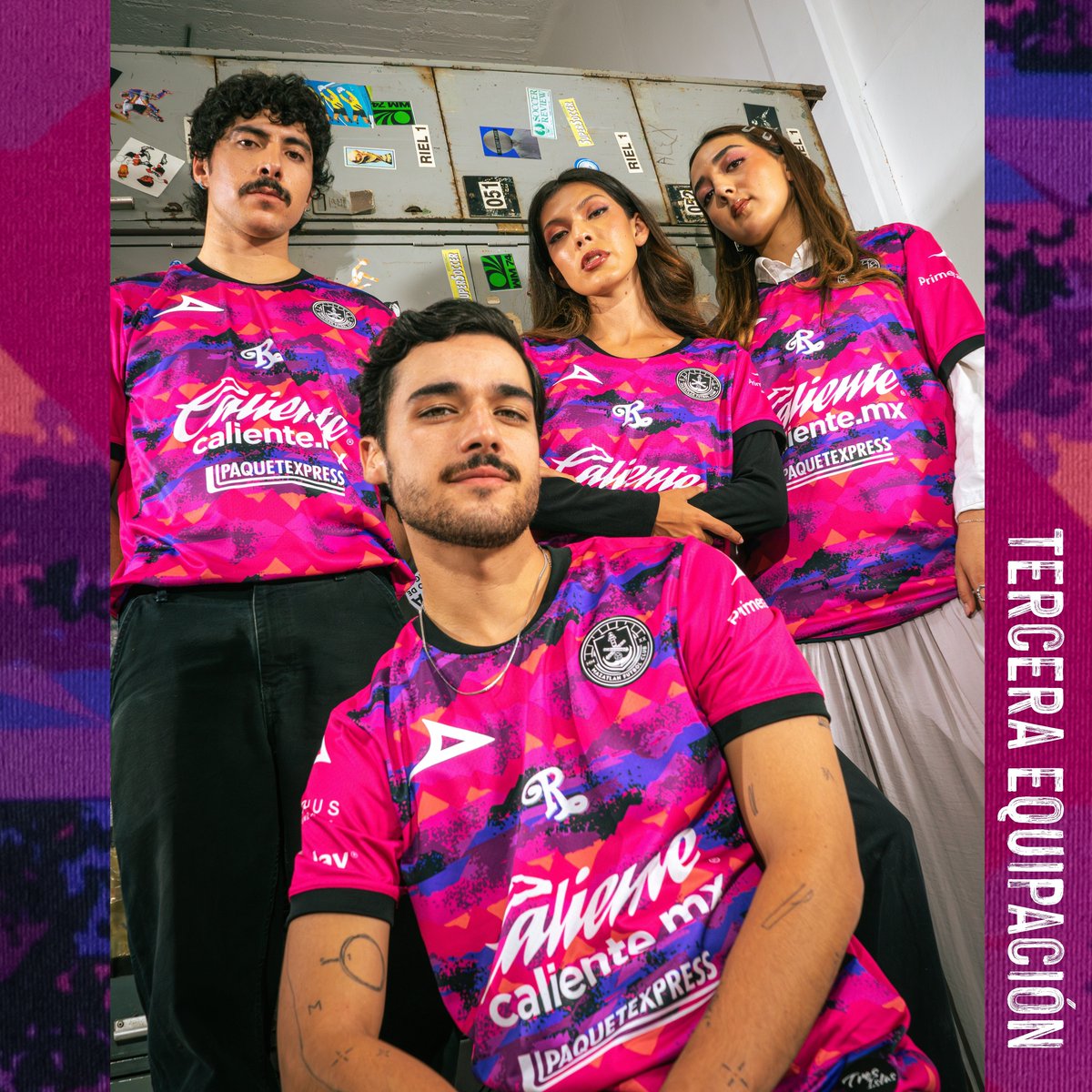 Pirma_Oficial's tweet photo. 🌆✨ Cada color, cada detalle, habla de lo que significa ser parte de Mazatlán.
Combina el nuevo jersey y lleva contigo nuestra historia, donde quiera que vayas.
Hazlo parte de tu estilo. https://t.co/4WpAm1s4Lp
¡Ya está disponible! ⚽💜
#ARREbatando ⚓️ #PirmaSquad #PirmaFutbol #Mazatlán @MazatlanFC