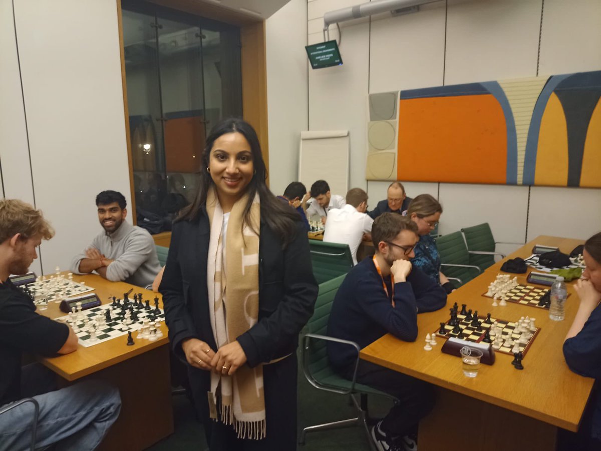 ShivaniRaja_LE's tweet photo. Great to meet one of my constituents, Taran, who brought the Warwick University &amp; Alumni Chess team to Parliament for a match against the UK Parliamentary Chess Club. ♟️

Warwick were worthy winners, 7.5-2.5, and it was great to see both clubs flourishing! 👑 https://t.co/VDXVDLkv3p