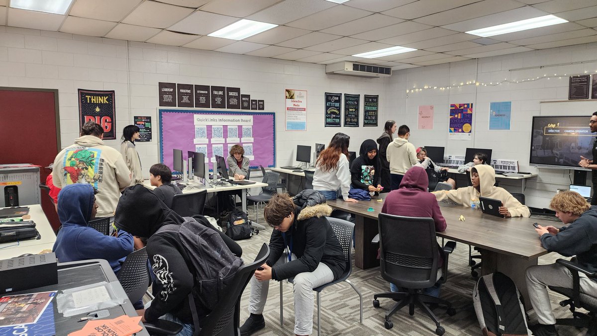 MediaBruins's tweet image. Thank you Edwin Devilas from @FullSail for visiting and engaging with us today! Students created music, 3D characters, games, and stop motion animations. It was a great, educational break from regular instruction. We appreciate you! #animation #recordingarts #Gaming #3dartwork