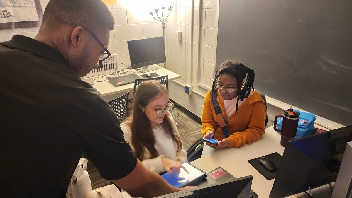 MediaBruins's tweet image. Thank you Edwin Devilas from @FullSail for visiting and engaging with us today! Students created music, 3D characters, games, and stop motion animations. It was a great, educational break from regular instruction. We appreciate you! #animation #recordingarts #Gaming #3dartwork