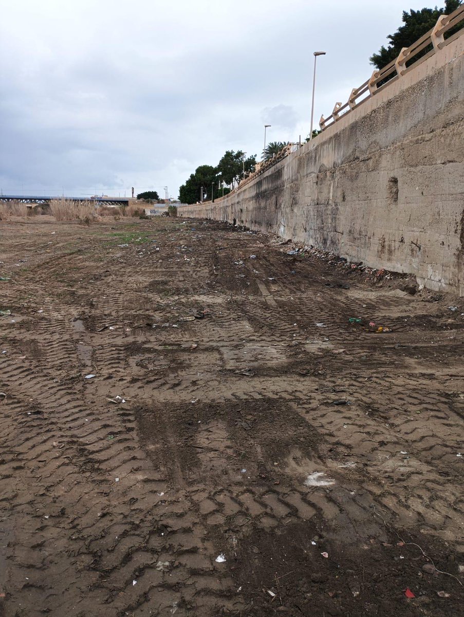 🚜 El Ayuntamiento retira en lo que llevamos de año 380.000 kilos de residuos del cauce del río Andarax, 80.000 más que en todo 2023.

🗣️ El concejal de Sostenibilidad, <a href="/AUrdiales1/">Antonio Urdiales</a>, lamenta la “irresponsabilidad de algunos, que perjudica a todos”.

#MásCapitalMásAlmería 🏴󠁧󠁢󠁥󠁮󠁧󠁿