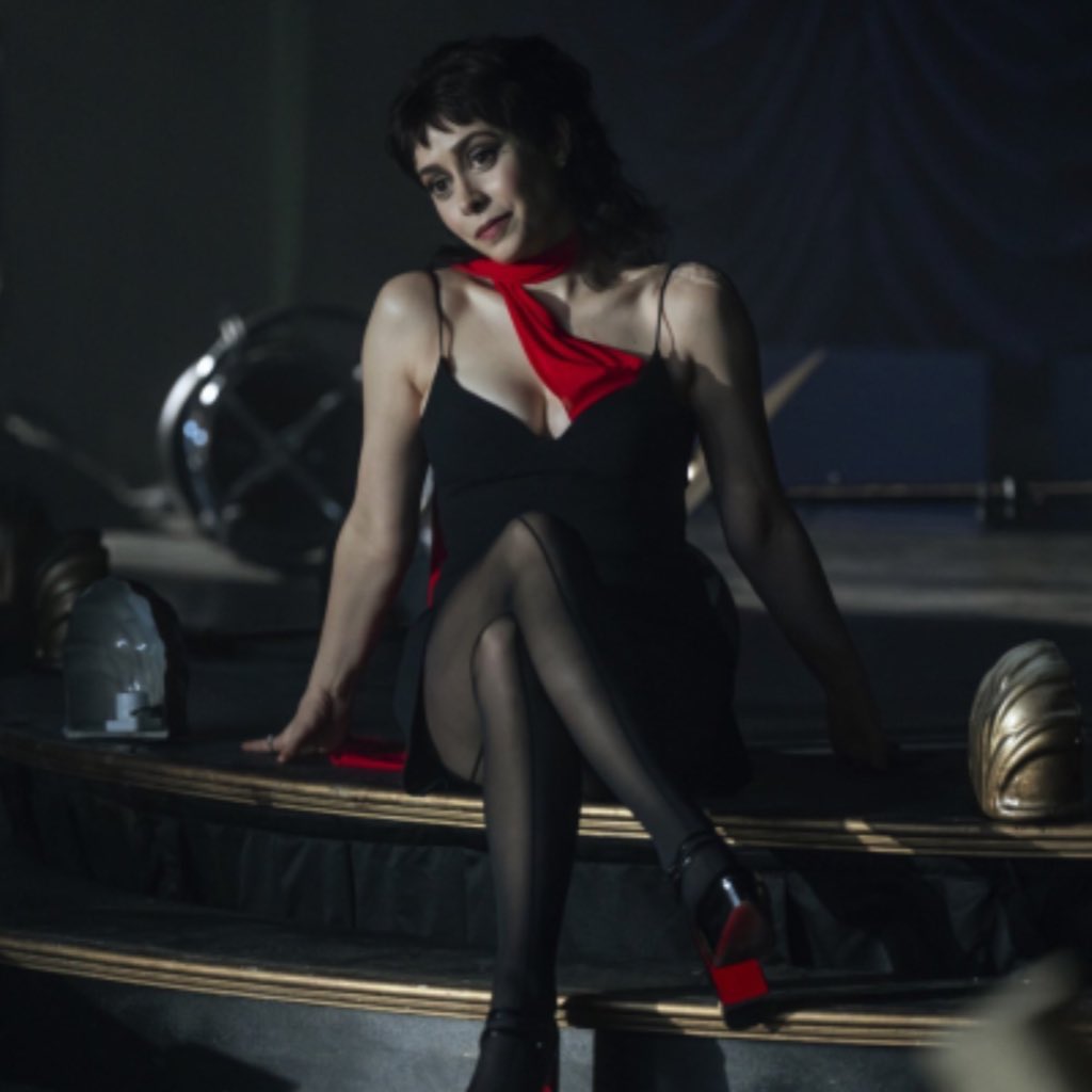 TheBatmanFilm_'s tweet image. New look at Cristin Milioti in ‘THE PENGUIN’ finale 🦇