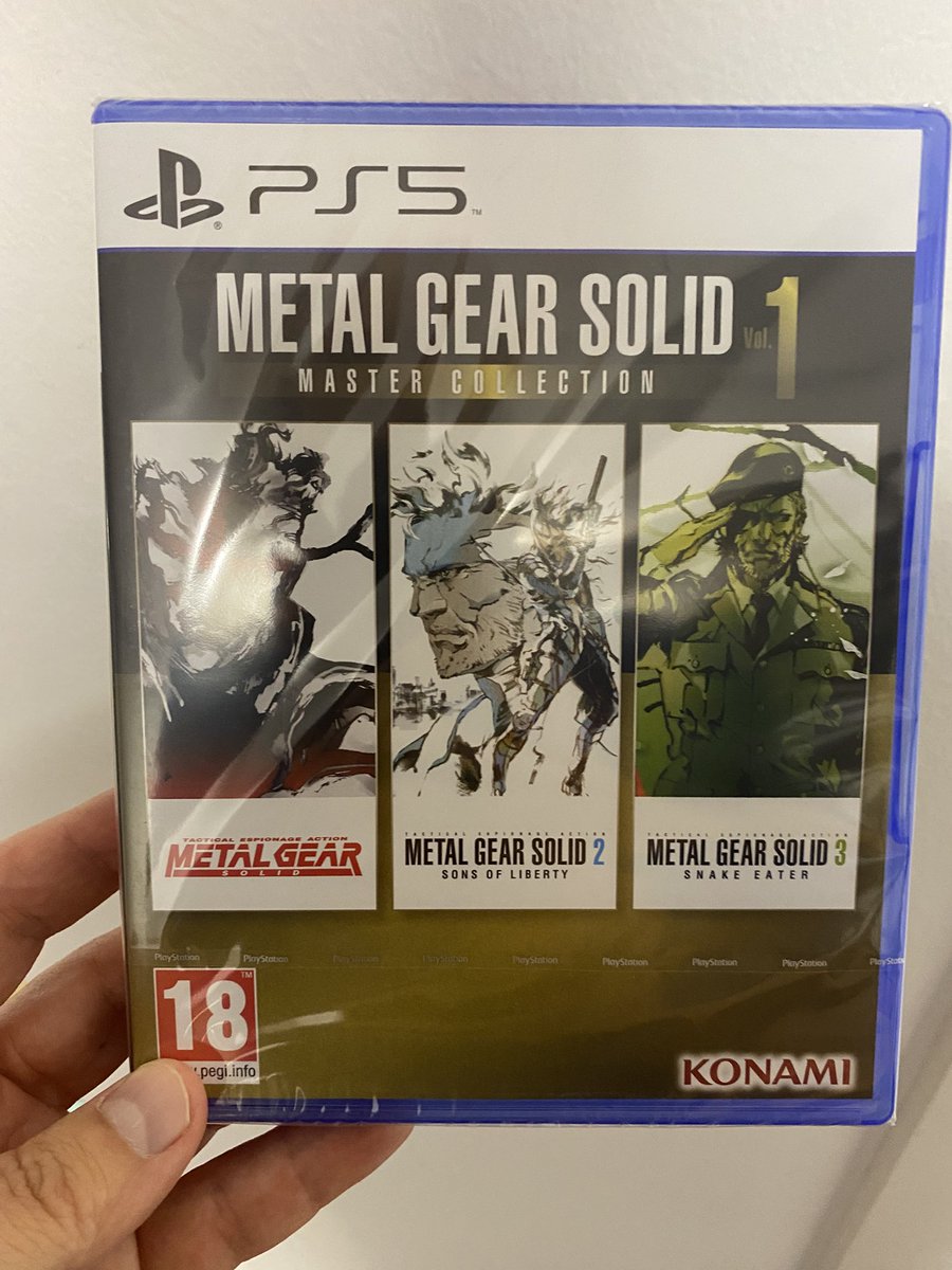 SirArturo3's tweet photo. Ese mítico doblaje en castellano, y 20 euritos, han tenido la culpa de que se venga para casa este #MasterCollectionVol1. No me lo estaba ni planteando, pero con esas condiciones no he podido resistirme…
#MetalGear #Konami #Playstation5 https://t.co/RXWT89bzYV