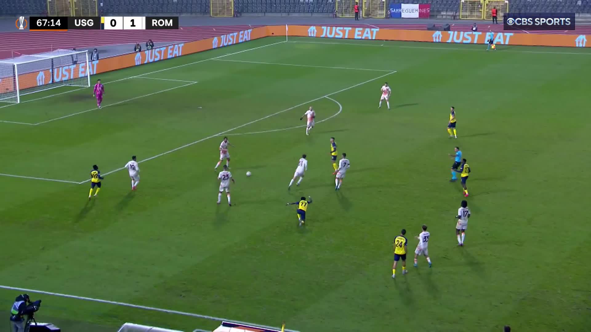 The Azzurri connection 🇮🇹Lorenzo Pellegrini picks out Gianluca Mancini with a perfect cross 💥