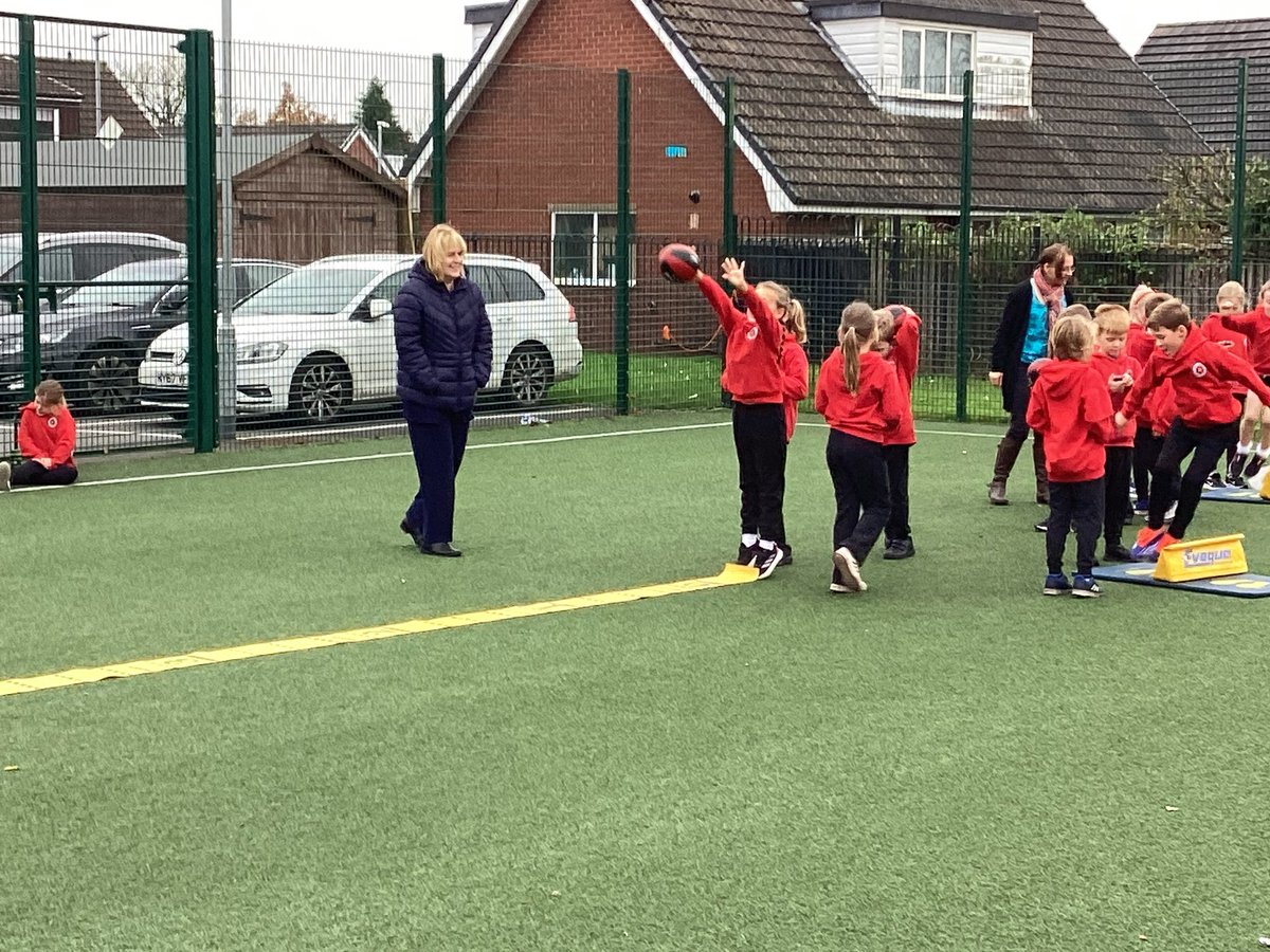 PE: we have been practising our athletics this morning along with 3J. The children were extremely tired after an hour of throwing, running and agility work. 👌👌 <a href="/BalshawLaneCPS/">Balshaw Lane Primary</a>