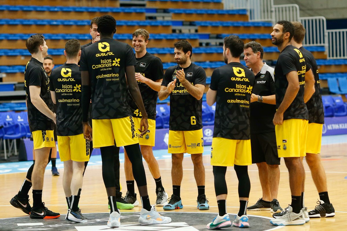 CB1939Canarias's tweet photo. 💪 Retomamos nuestra visita al @CBBreogan con 23-23 en el electrónico y 7:53 para el descanso

⚔️El partido se reanudará con @BrunoFitipaldo, #DavidKrämer, #ThomasScrubb,  @timabro21 y @gioshermadini en pista

💛🖤#VamosCanarias #LaLagunaTenerife #SeLlevaDentro https://t.co/WLtHGX3IKE