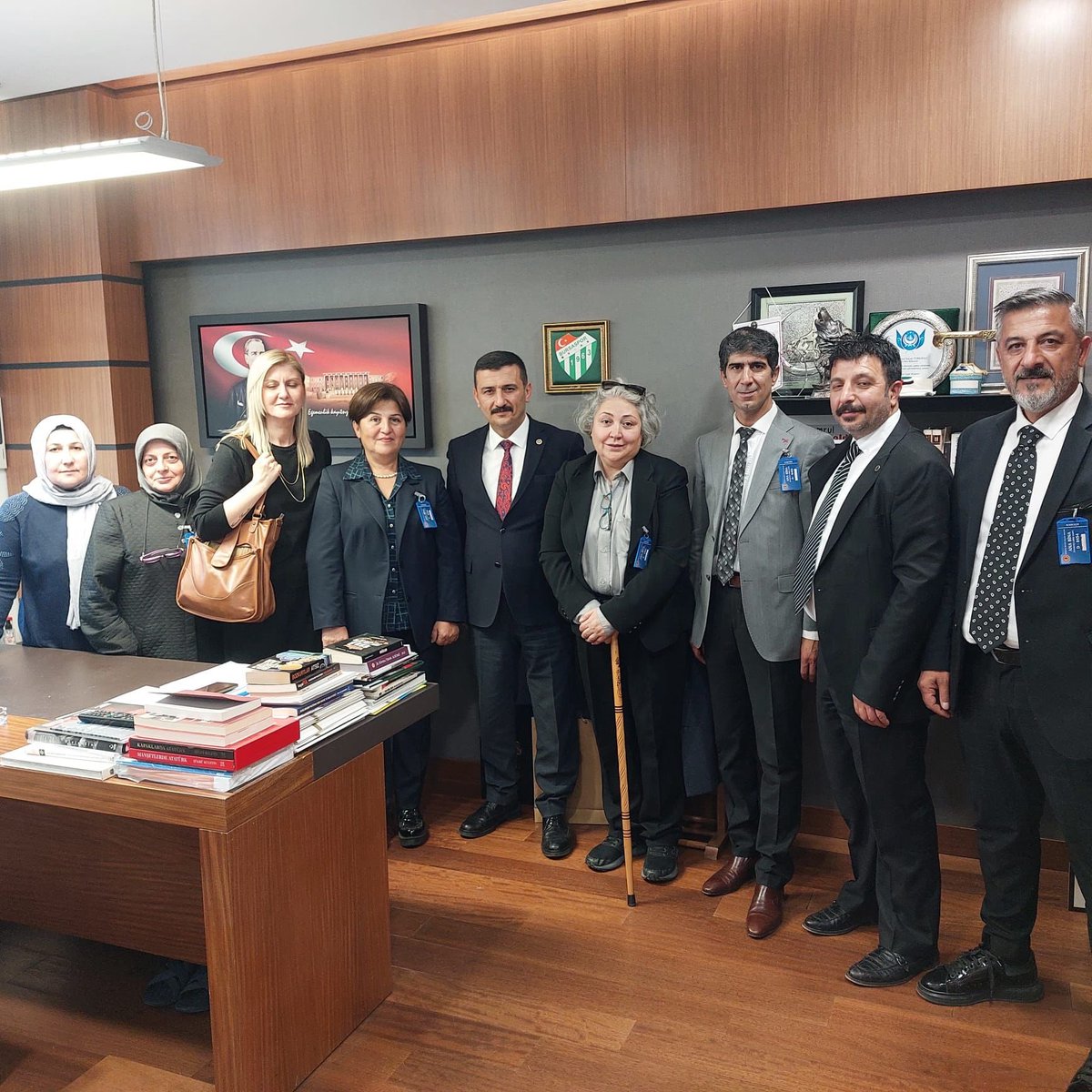 muratkk80300808's tweet photo. Sayın iyi parti milletvekilimiz Selçuk Kurtoğlu’na @YS_Turkoglu Tüm Bağkur Mağdurları platformu ve EYATADER derneği Başkanı @esmeray_nalan başkanımızla birlikte  @bağkur ‘u konuştuk destek sözünü aldık ..!! Sayın vekilimize çok teşekkür ediyoruz ..!! 
#Bagkur #Prim #İhya #Ciftci https://t.co/h9t2xlM1ry