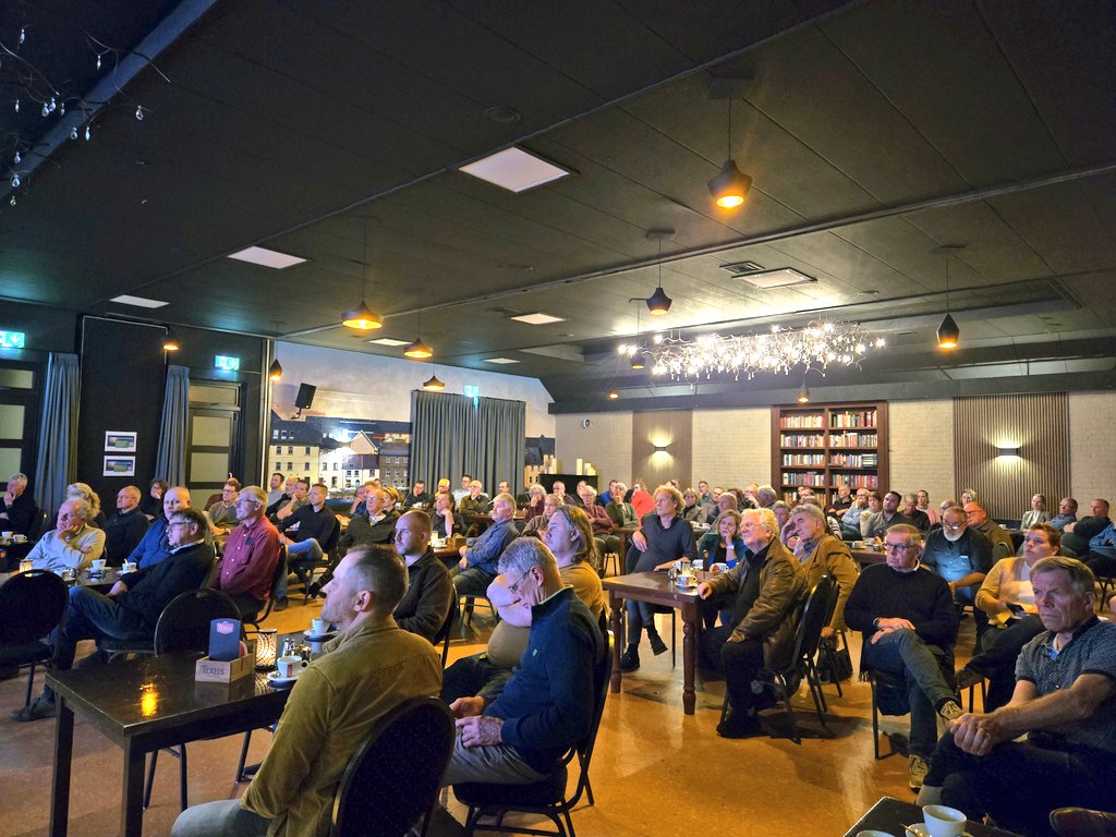 jrdejongodoorn's tweet image. Volle, volle zaal bij de ledenavond van Agrarische Natuur Drenthe.  Ambitie om in 2026 naar 1.000 leden met 10.000 ha agrarisch natuurbeheer in onze mooie provincie. #kansen