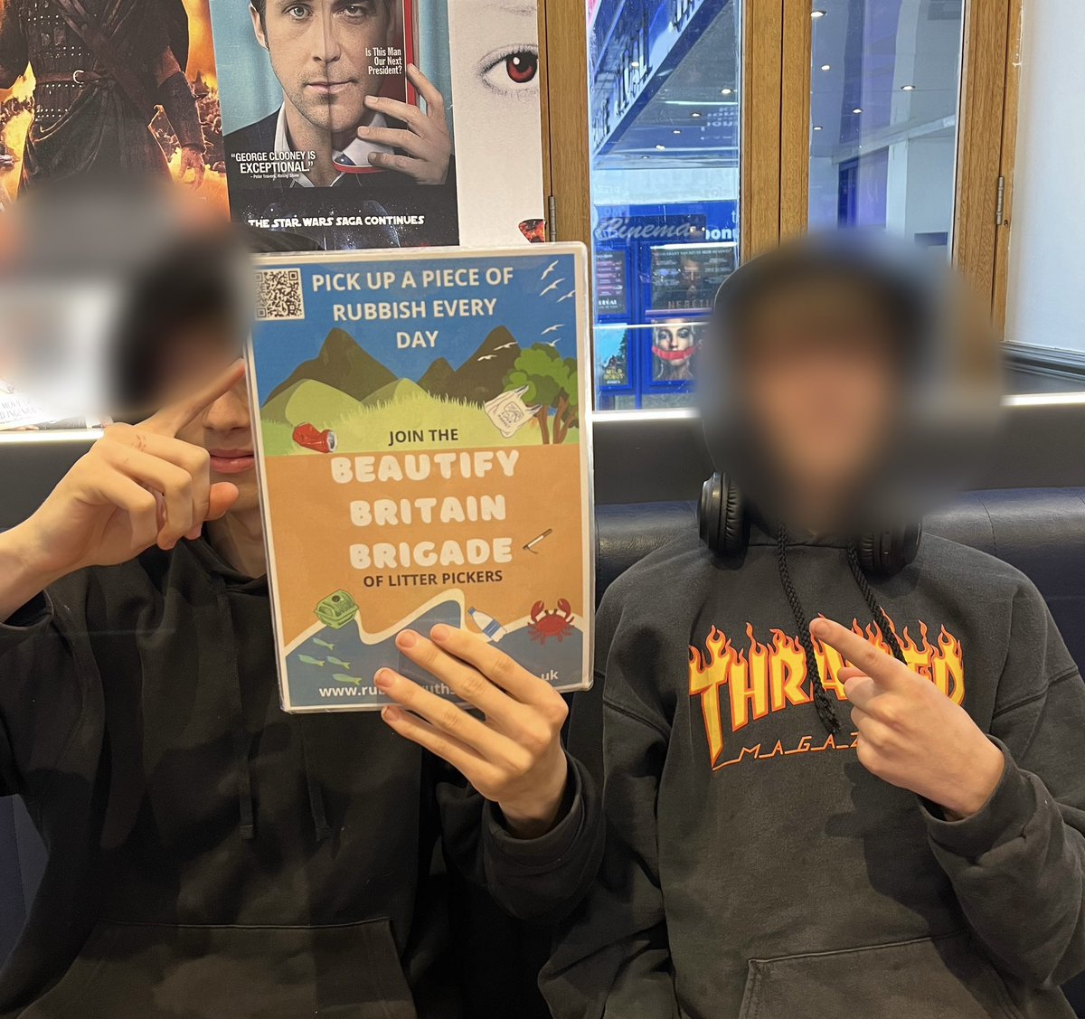 ruthmajor44's tweet photo. Day 31 of 80 days:
Meet the Rubbish Robbers, great guys going the extra mile for their environment &amp; voluntarily removing rubbish from Redruth’s streets. Be like the lads and do your bit! #beautifybritain #1pieceofrubbish #pickitup #everyday #redruth #uk https://t.co/VI2MhBTxyq