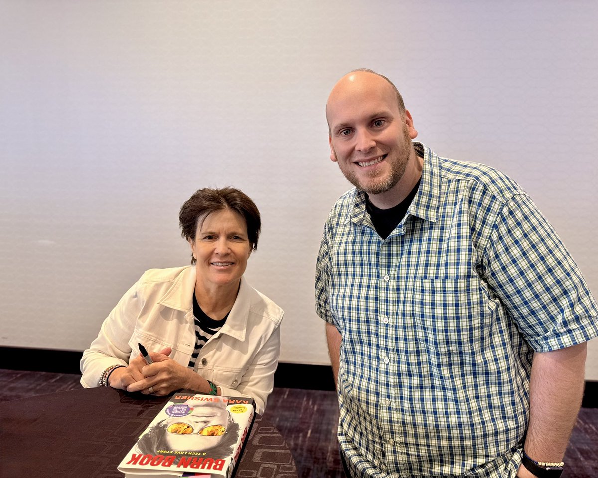 Mat2magic's tweet image. Today’s keynote with @karaswisher was exactly what I needed. After traveling since Tuesday, hearing someone address the craziness of our world—and remind us we can make it through—was soul-refreshing.

Thank you, Kara! I promise I’ll keep pushing, for my daughter.