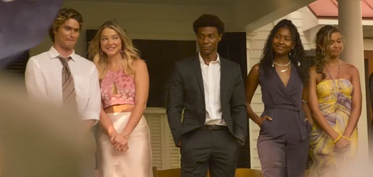 alicxss's tweet image. foi exatamente aqui, aqui que é outer banks acabou. o resto é delírio.