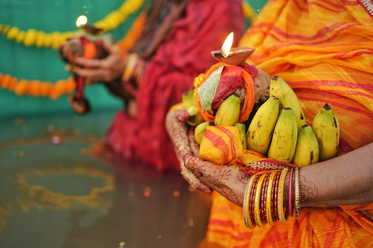 Pragyas0204's tweet photo. #ChathPuja2024 Sandhya Arghya in Lucknow, Uttar Pradesh. The colors, rituals, and unity left me in awe of this beautiful tradition. Blessed to have been part of this powerful celebration. @UPGovt #Lucknow #Chhath2024 @incredibleindia https://t.co/Is6UzYGgQX