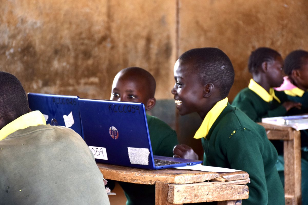 TabletsForKids_'s tweet image. As we enter a season of gratitude this November, we’re #ThankfulForTech and the opportunities it brings to young learners! Every chance students get to use technology in the classroom helps open doors to knowledge and opportunity.