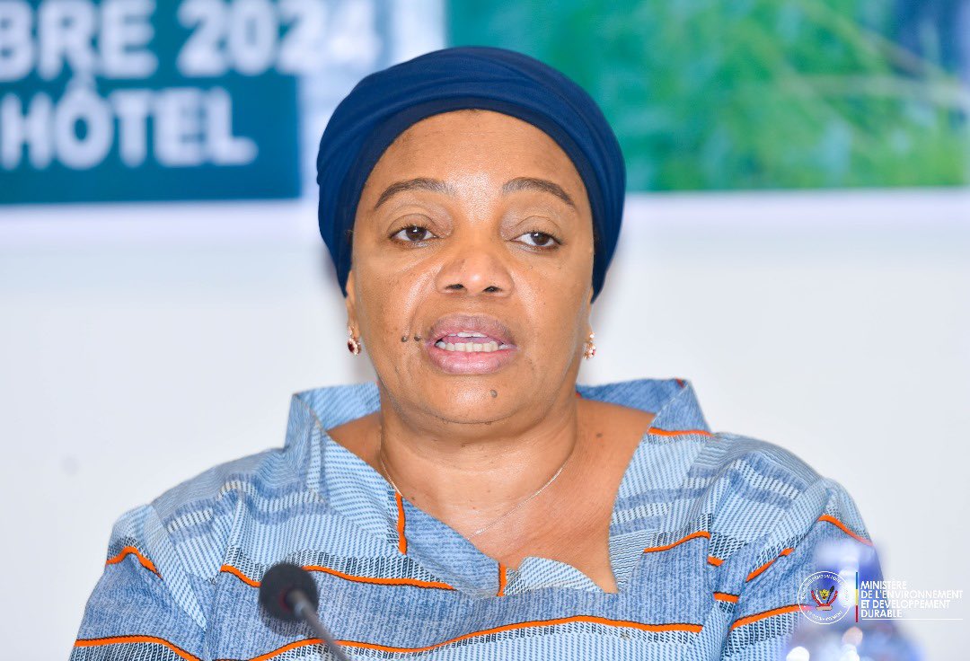 acprdcongo's tweet photo. #RDC: La validation du document de la politique forestière nationale d’ici décembre 2024, a été souhaitée jeudi par la ministre de l'Environnement, lors de la cérémonie de clôture de la sixième session du Conseil consultatif national des forêts (#CCNF), tenue du 6 au 7 novembre à Kinshasa, capitale de la République démocratique du Congo (RDC).
"Je voudrai également exprimer mes vœux que je suppose être les vôtres pour la validation du document de la politique forestière nationale d’ici décembre 2024, à l’issue des consultations provinciales qui vont permettre la formulation des avis et des recommandations de toutes les parties prenantes en provinces", a déclaré Eve Bazaiba, ministre d'État en charge de l'Environnement et développement durable.
Découvrez d'autres infos sur notre site https://t.co/tGEWJ2Bgzn