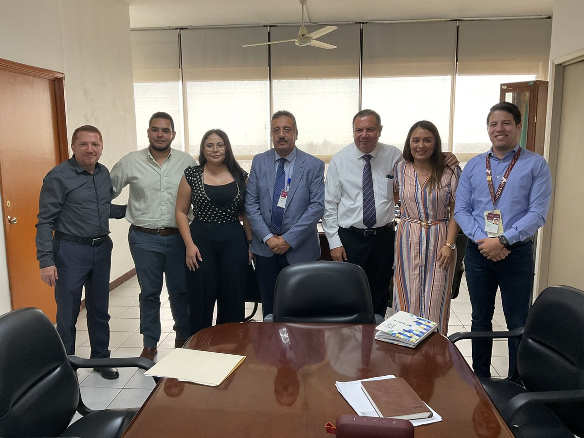 IsssteJalisco's tweet image. 🤝 La Representación del ISSSTE en Jalisco fortalece la colaboración en beneficio de la salud de los trabajadores del estado y sus familias. Hoy se firmó un convenio de colaboración entre #IsssteJalisco y Ayuntamiento Juanacatlán, Jalisco. #ConvenioDeColaboración #ISSSTE