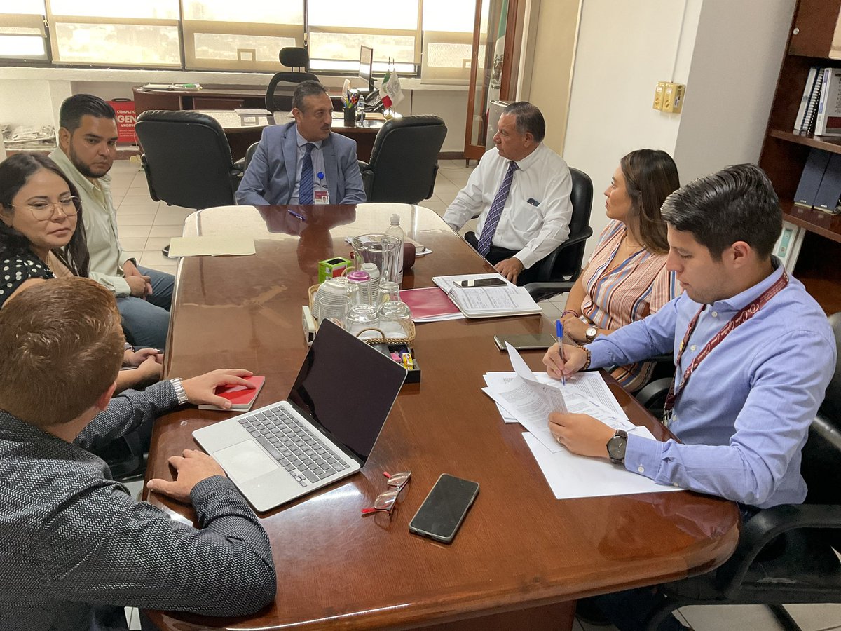 IsssteJalisco's tweet image. 🤝 La Representación del ISSSTE en Jalisco fortalece la colaboración en beneficio de la salud de los trabajadores del estado y sus familias. Hoy se firmó un convenio de colaboración entre #IsssteJalisco y Ayuntamiento Juanacatlán, Jalisco. #ConvenioDeColaboración #ISSSTE