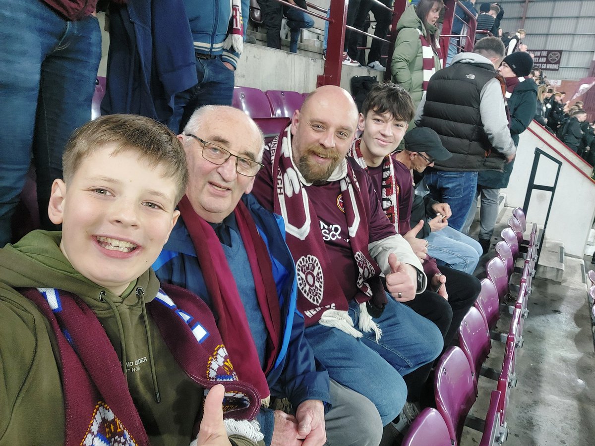 djmarsh127's tweet photo. 3 Generations watching Gorgie on a Thursday night! @JamTarts #hhgh #hmfc https://t.co/GhChr8LmCa