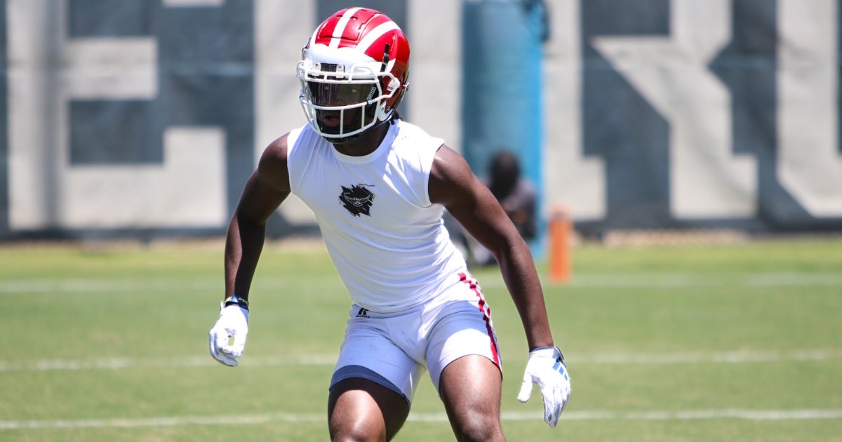 In state 2026 EDGE Chris Carbin is a new name to monitor. Georgia has been communicating with the 6’4 220-pound edge. He’s set to return to Athens soon. #GoDawgs

Story: on3.com/teams/georgia-…