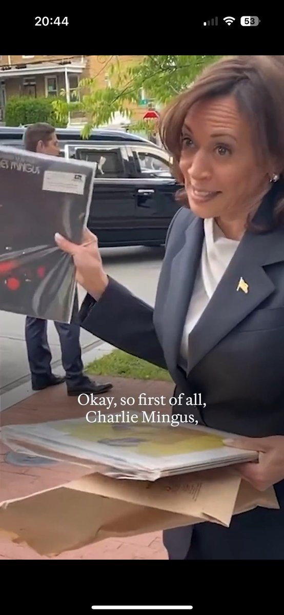 TrueSlazac's tweet photo. @nosferatu_girl Ok since people are asking, the albums in the original video are Let my children hear music by Charles Mingus, Everybody loves the sunshine by Roy Ayers and Porgy and Bess by Ella Fitzgerald and Louis Armstrong https://t.co/8WU3zXkCDg