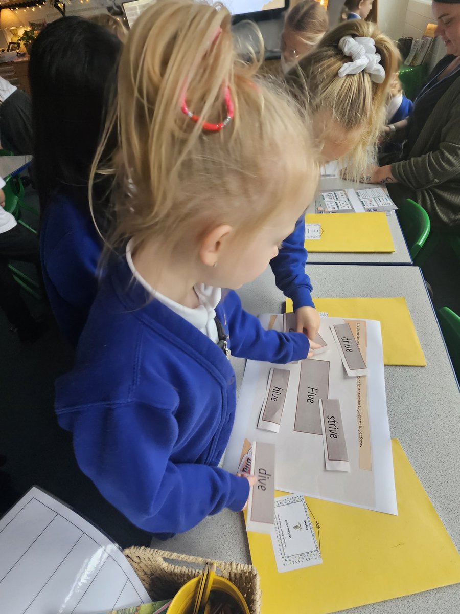 stjosephskly's tweet photo. Olive Class loved finding rhyming words that rhymed with numbers to seven. #SJKenglish #OliveClass https://t.co/boSHn9Rfvu