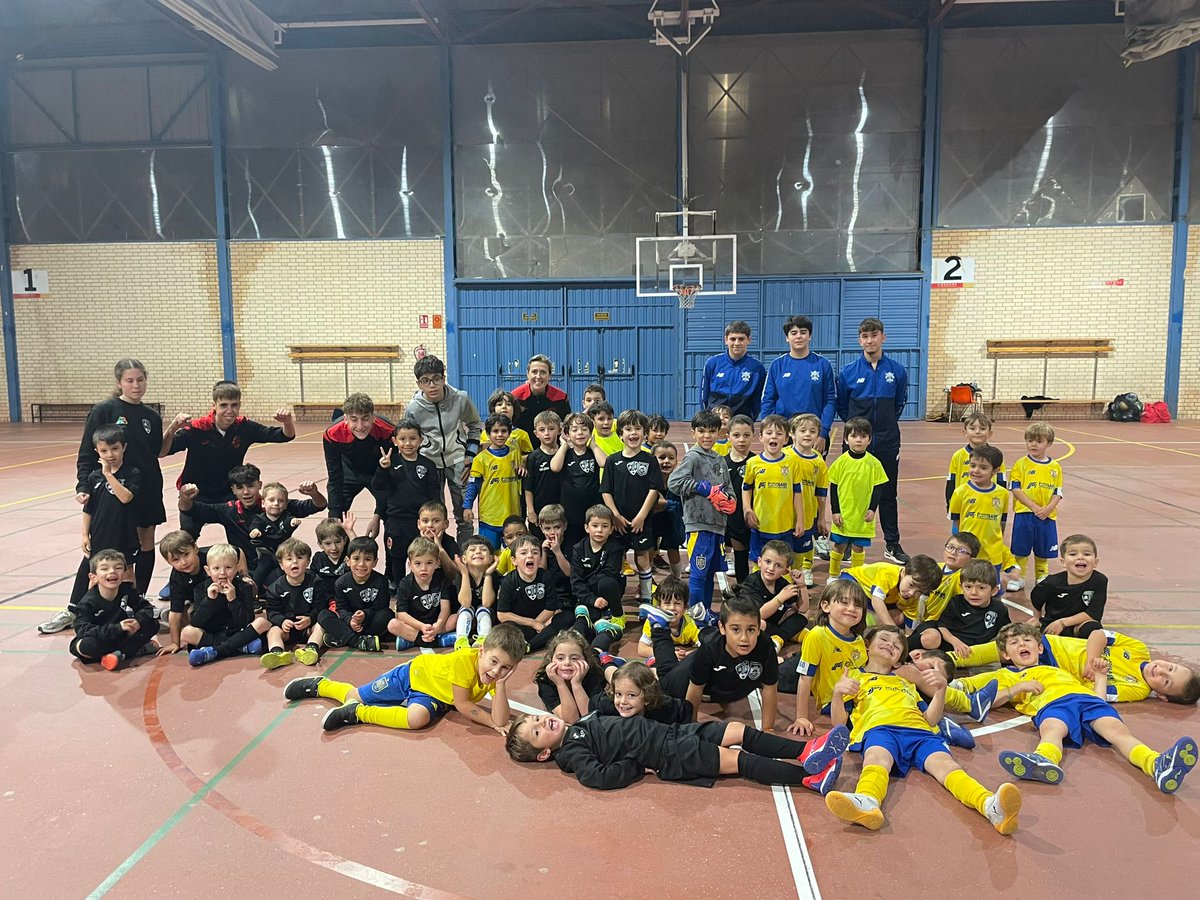 VadillosCF's tweet photo. Agradecemos al #capiscolcf este maravilloso encuentro entre escuelas. 🫶
Peques, familias, entrenadores..., sois los mejores, GRACIAS por hacerlo posible.😍
Nos vemos, amigos...🤝 https://t.co/xf6HbeXT9N