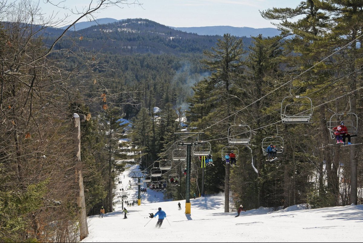 BostonDotCom's tweet image. A New Hampshire ski area is offering $4 lift tickets in December trib.al/CibA8NN